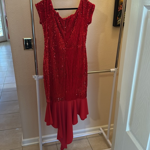 Elegant Red Sequin Dress - Picture 4 of 5